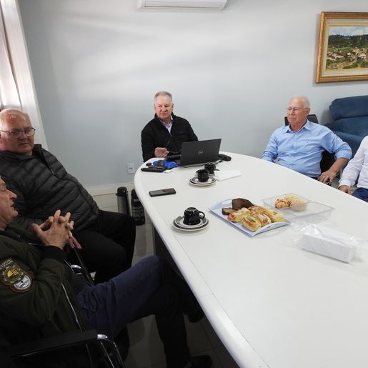 Trevisan e Zanardi recebem ex-prefeitos para reunião do Programa Gabinete Aberto