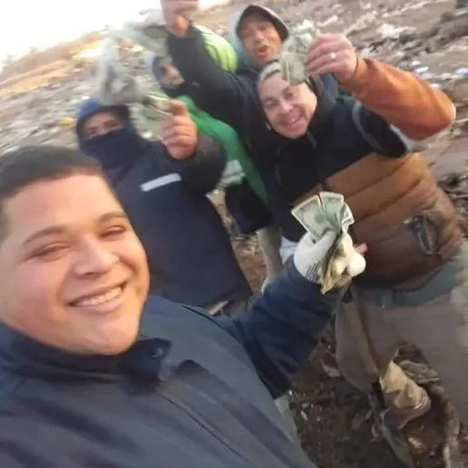 Tesouro em dólares é encontrado enterrado em lixão na Argentina