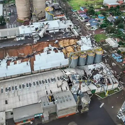 Microexplosão atinge 15 mil pessoas no RS; SC tem cidades em alerta máximo