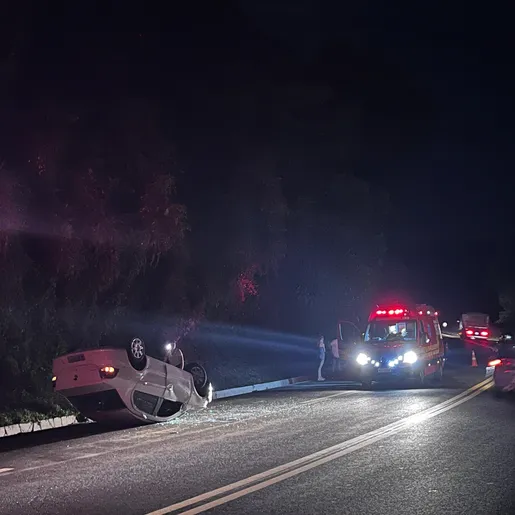 Capotamento na BR-158 deixa uma pessoa ferida em Cunha Porã