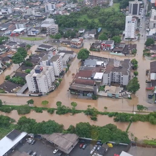 Chuva em SC já atingiu mais de 1,3 mil pessoas e Estado segue em alerta