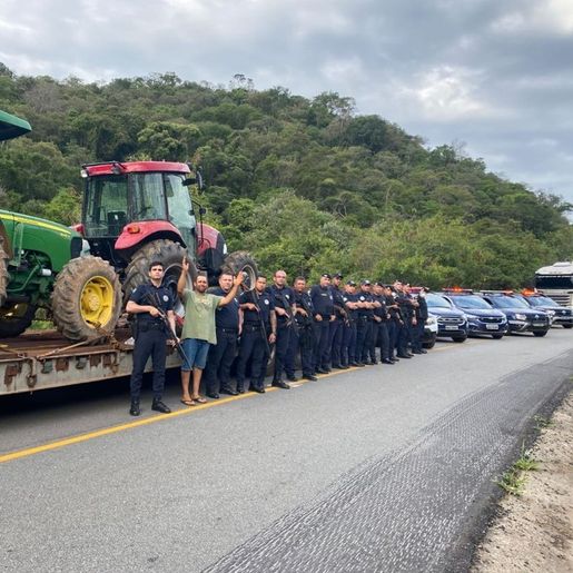 Produtor se emociona após recuperação de tratores furtados; assista