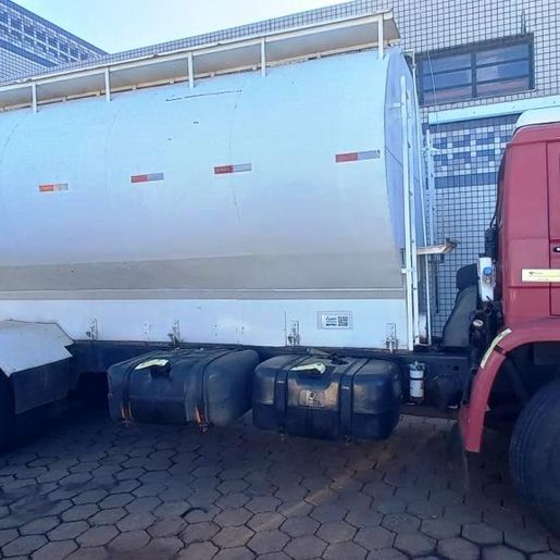 Caminhão com 800 litros de diesel é apreendido em Guarujá do Sul