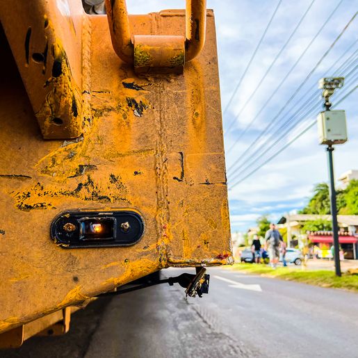 Colisão frontal deixa mulher ferida na Willy Barth: vídeo