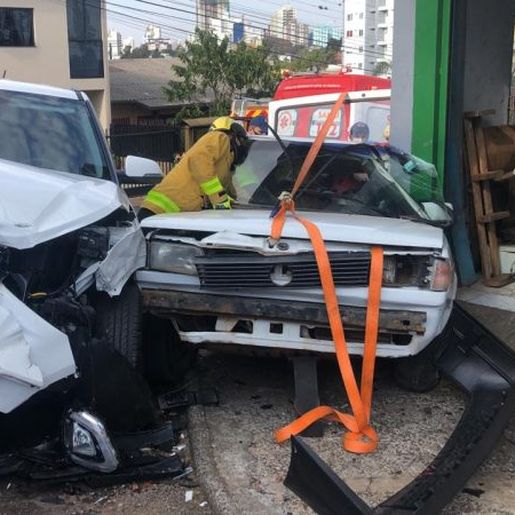 Perseguição policial termina em grave acidente em Chapecó