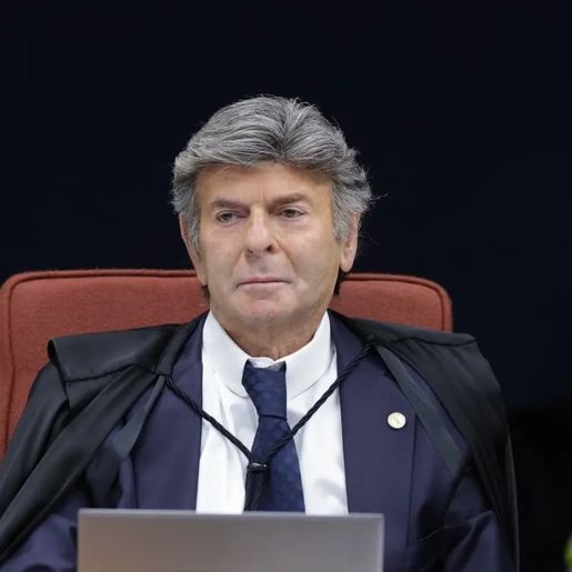 Fux sinaliza divergência de Moraes depois de apenas sete minutos de voto