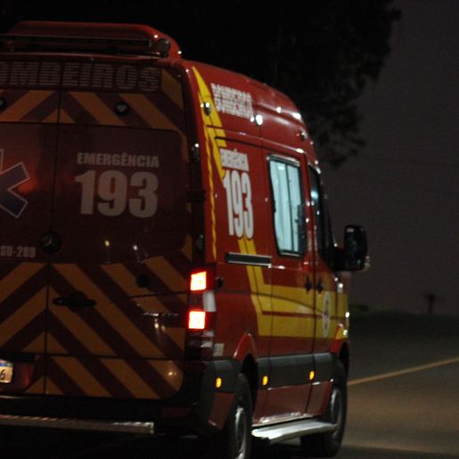 Homem é encontrado morto; PM faz buscas pelo suspeito