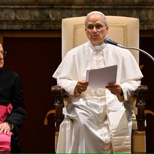 União entre homem e mulher é fundação da família, diz papa Leão XIV