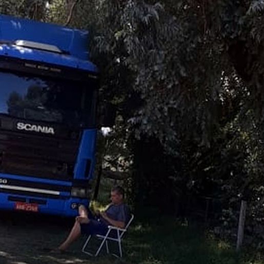 Caminhoneiros da região passam dificuldades sem comida e água na Argentina