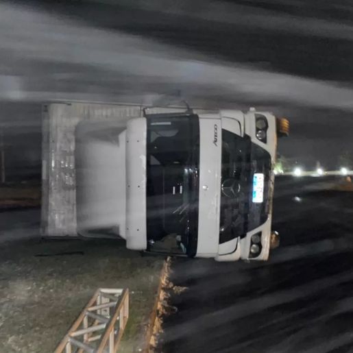 Ventania tomba caminhão na Serra de SC; velocidade do vento chegou a 157 km/h