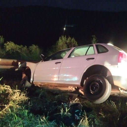 Condutora fica ferida em saída de pista