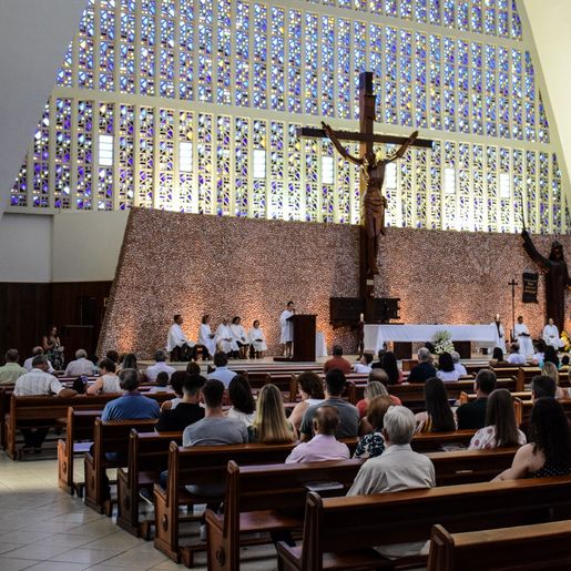 OUÇA: Paróquia vai retomar missas com presença do público na semana que vem