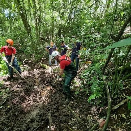 'Eram anjinhos', diz familiar de crianças de 5 e 8 anos achadas enterradas com sinais de violência
