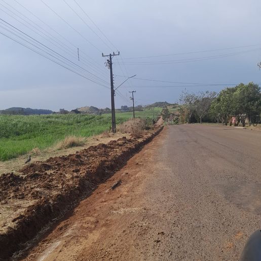 São José do Cedro realiza ação de limpeza e manutenção de sarjetas entre Padre Réus e Mariflor