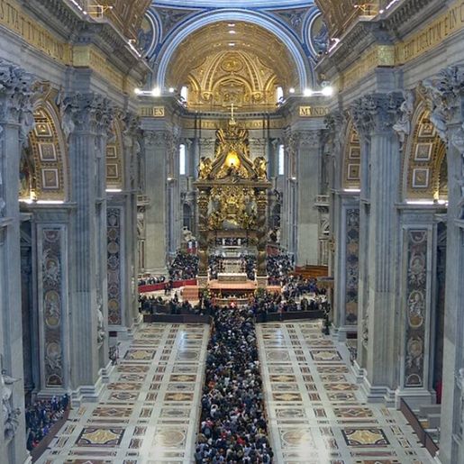 Vaticano encerra velório do papa Francisco, e número de fiéis presentes chega a 250 mil
