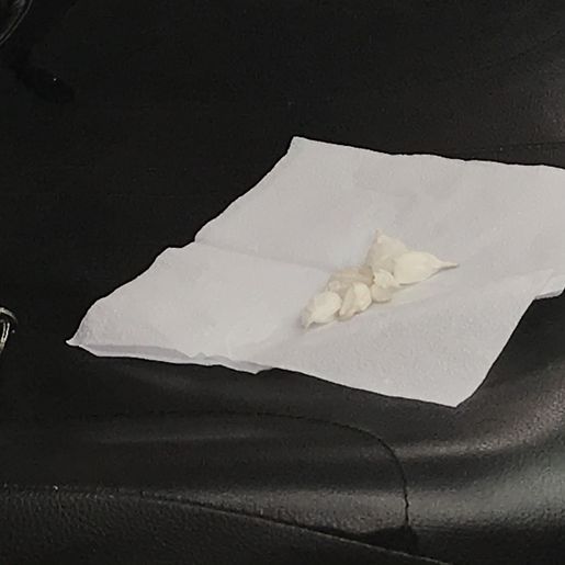 VÍDEO: PM prende três suspeitos de tráfico e posse de drogas