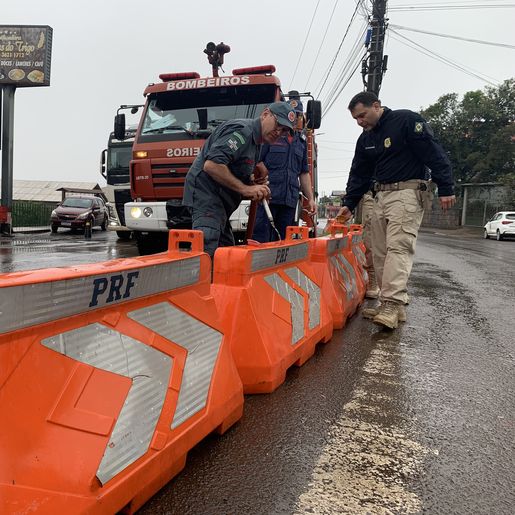 Para reduzir número de acidentes na Avenida Willy Barth, PRF fecha retorno; Assista