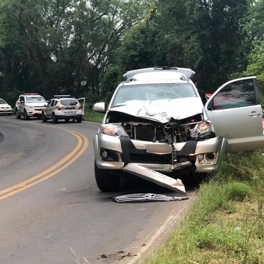Motociclista morre após bater de frente com caminhonete