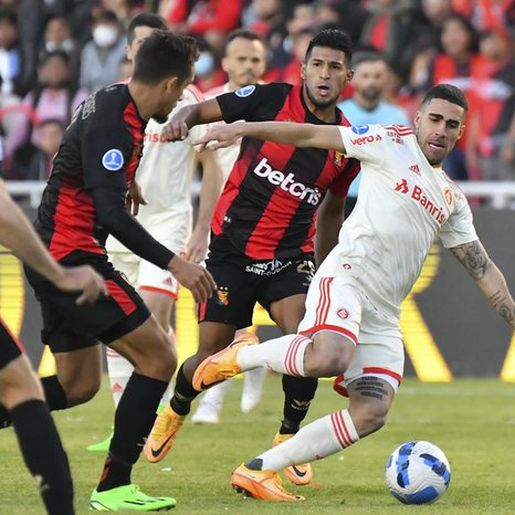 Inter sofre pressão nos dois tempos, mas arranca empate com Melgar