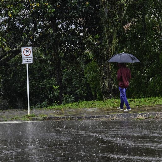 Ciclone provocará chuva, ventos e raios em Santa Catarina no início da semana
