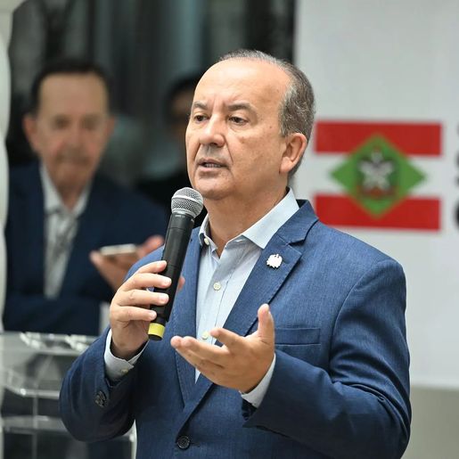 Servidor público de SC é afastado por integrar grupo que ameaçou Jorginho Mello de morte