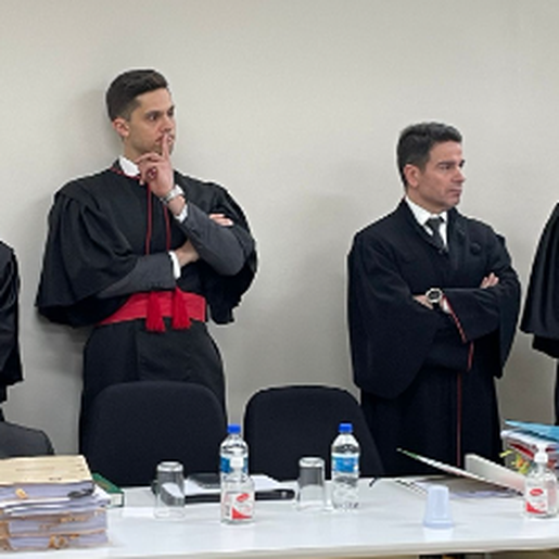 Quatro Promotores de Justiça atuam no Tribunal do Júri, acusando o réu