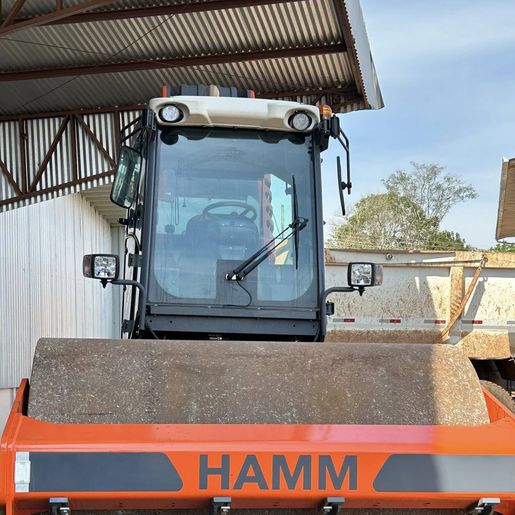 Princesa recebe novo rolo compactador para reforçar obras de infraestrutura