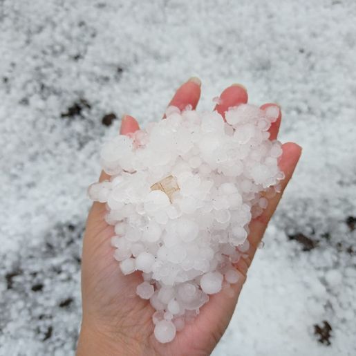 Forte chuva de granizo atinge Urupema e gelo muda paisagem na Serra; veja fotos