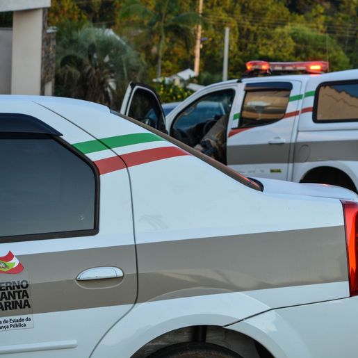 SMO: Mulher é flagrada com porção de cocaína dentro das roupas íntimas