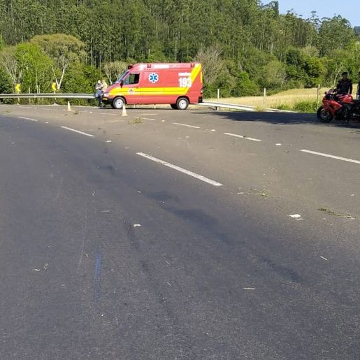 Jovem de 22 anos morre ao colidir moto em guard-rail na SC-157