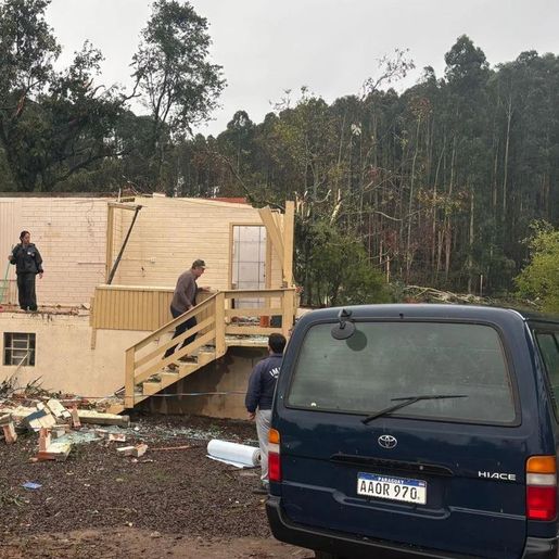 Tornado atinge 250 casas em Erval Grande e 40 famílias ficam desalojadas