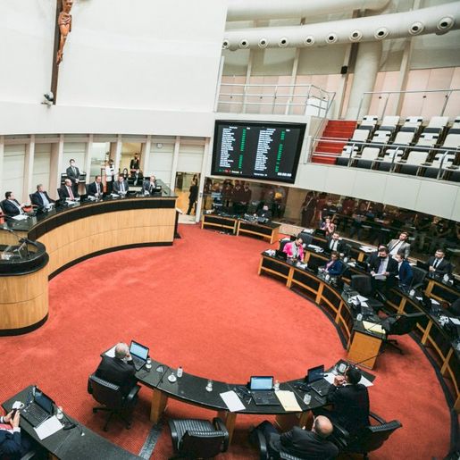 Alesc nega que deputados tentaram aprovar aposentadoria em benefício próprio; veja resposta