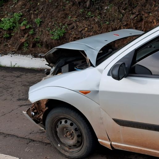 Carro colide e motorista foge após acidente na BR-158 em Caibi