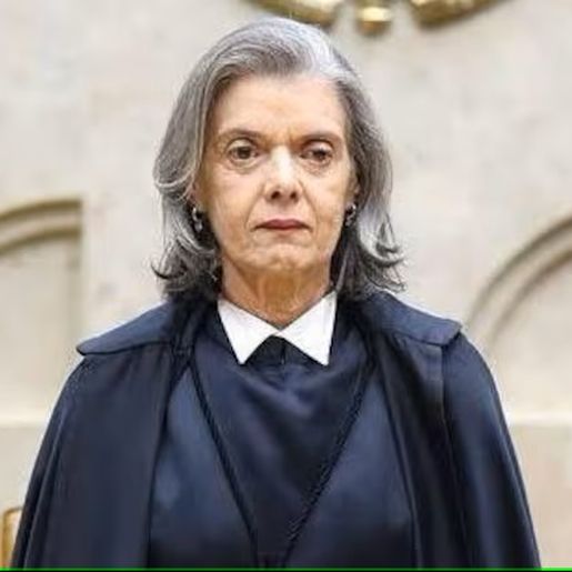 Cármen Lucia toma posse na presidência do TSE