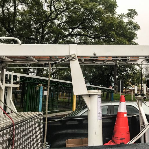 Rapaz que levou descarga elétrica está na UTI do Hospital Regional