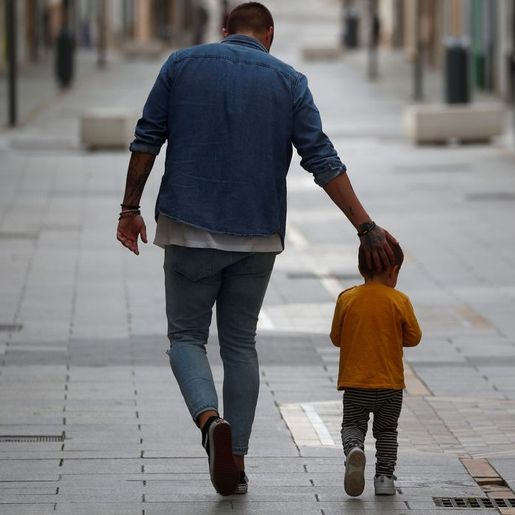 Brasil registra quase 500 crianças por dia sem identificação paterna