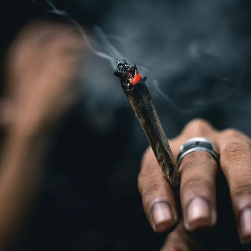 SC tem novo decreto que multa em mais de R$ 1 mil quem for flagrado usando drogas em público