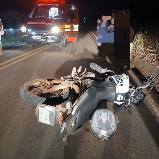 Motociclista sofre queda após colidir em cachorro no interior de Itapiranga