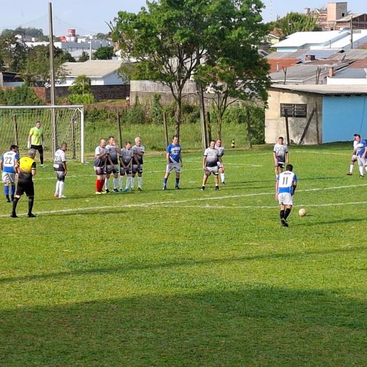 Jardim Peperi celebra 10 anos do primeiro título com vitória em jogo festivo
