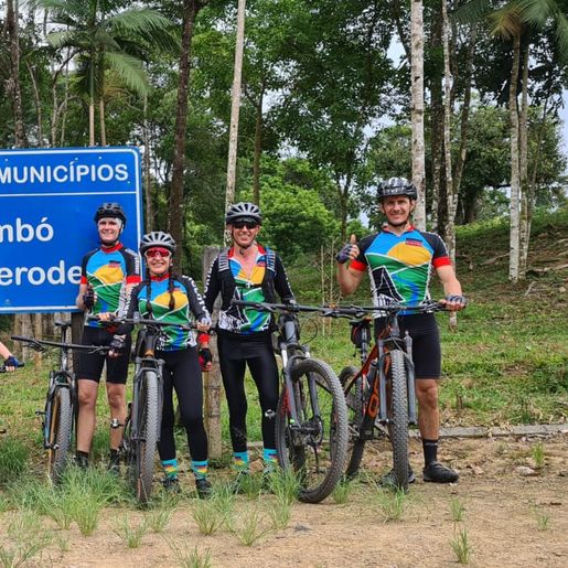 Grupo de amigos percorre ‘Vale Europeu’ de bicicleta