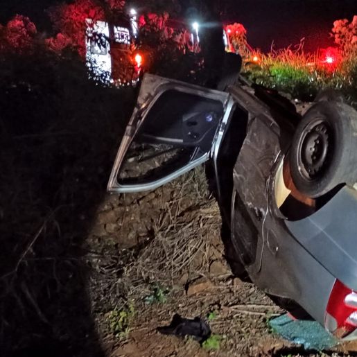 Colisão com capotamento deixa uma adolescente ferida em Riqueza