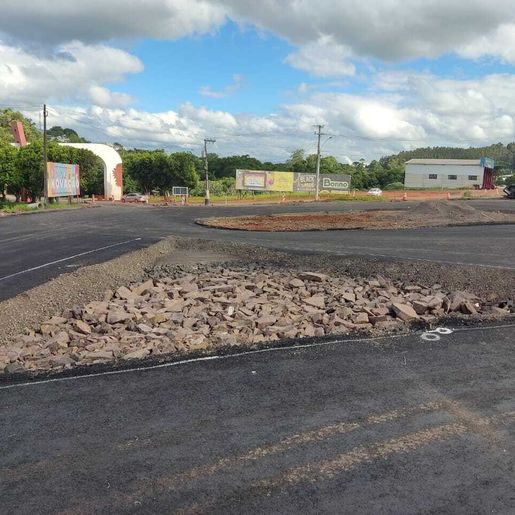 VÍDEO: empreiteira intensifica obras no trevo de acesso a São José do Cedro