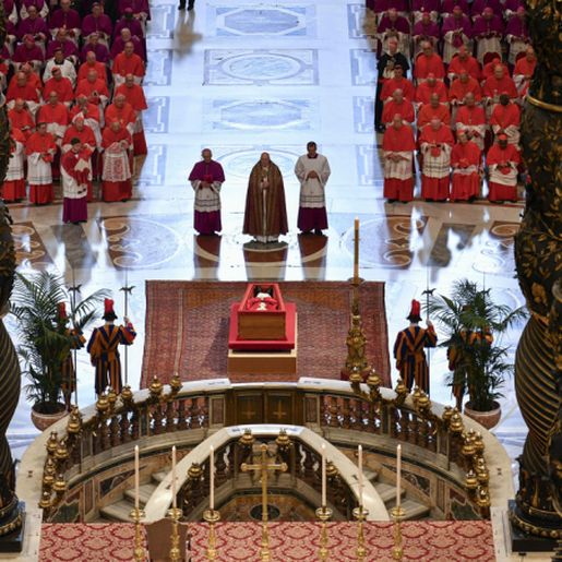 Cerca de 50 mil fiéis comparecem ao velório do Papa Francisco