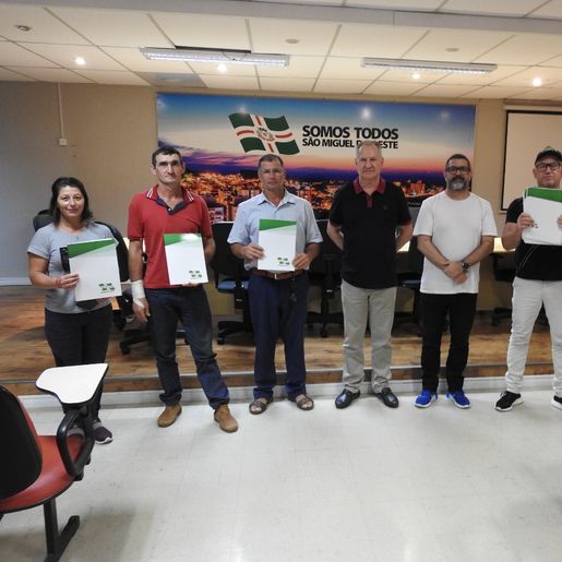 Município entrega mais 17 matrículas de imóveis regularizados