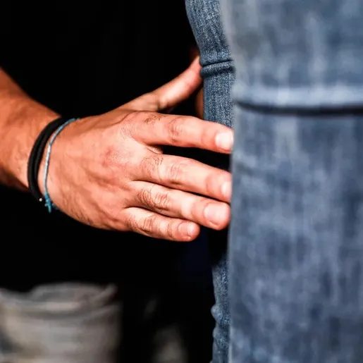 Médico é preso em SC suspeito de fazer exames invasivos e abusar de jovens durante consultas