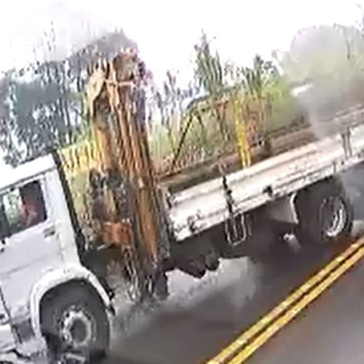 Engavetamento envolvendo 12 veículos deixa trânsito lento na BR-282