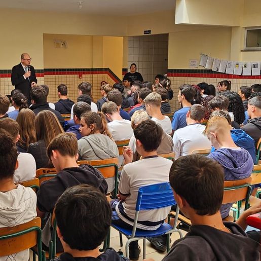 Juiz leva debate sobre violência contra a mulher a escolas do Extremo Oeste