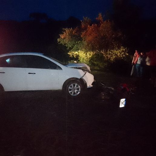Colisão entre carro e moto deixa jovem ferido em São José do Cedro