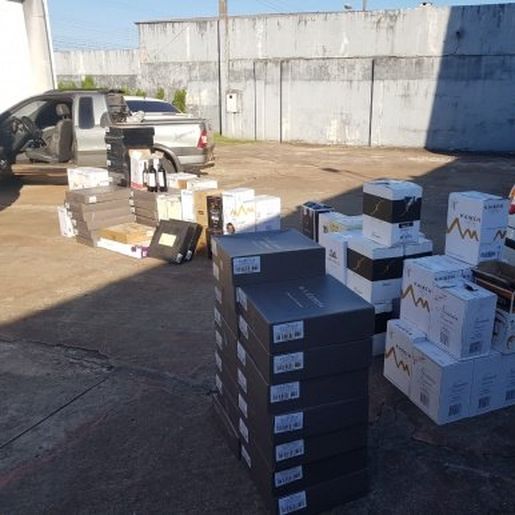 Polícia flagra casal com 80 garrafas de vinhos em São Miguel do Oeste