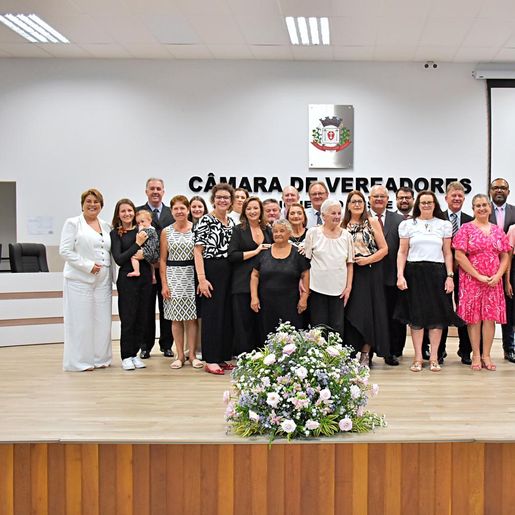 Vereadores fazem sessão solene da Mulher e renovam Galeria Lilás